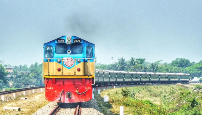 ট্রেনের অগ্রিম টিকিট বিক্রি শুরু, মুহূর্তেই শেষ