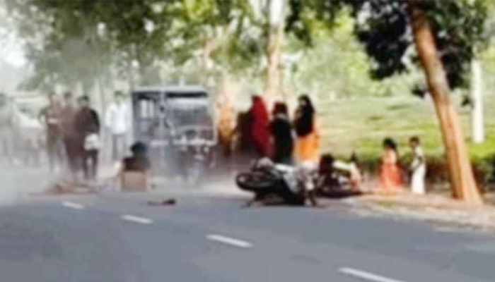 মাদারীপুরে মোটরসাইকেলের ত্রিমুখী সংঘর্ষে নিহত ৪ মাদারীপুরে মোটরসাইকেলের ত্রিমুখী সংঘর্ষে নিহত ৪