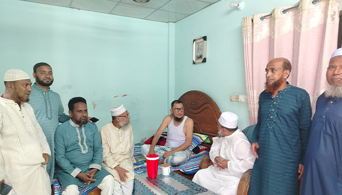 নোয়াখালীতে প্রয়াত বিএনপি নেতার পরিবারকে জামায়াতের আর্থিক অনুদান