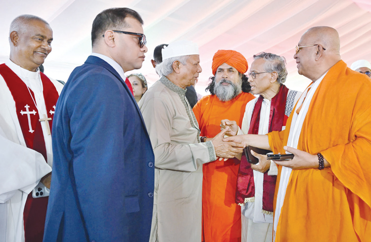 ঈদ শুভেচ্ছা বিনিময় করেন প্রধান উপদেষ্টা