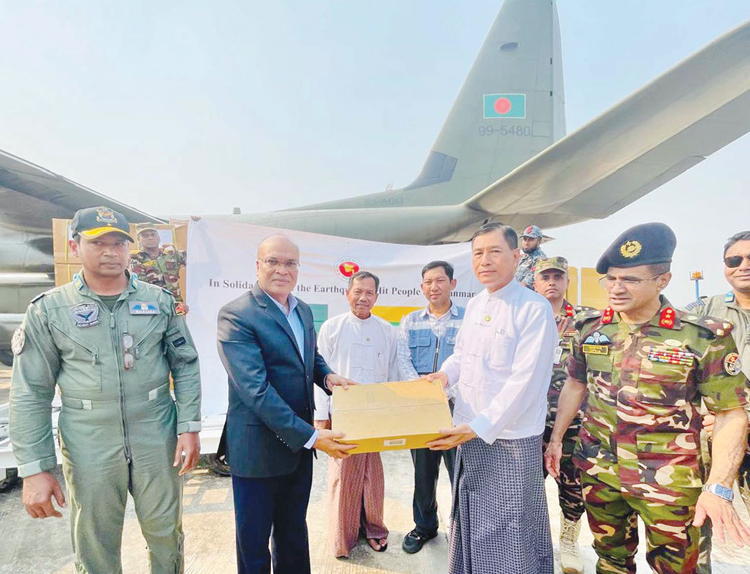 ভূমিকম্পে ক্ষতিগ্রস্ত মানুষের জন্য ত্রাণ সামগ্রী পৌঁছে দেন মিয়ানমারে নিযুক্ত বাংলাদেশের রাষ্ট্রদূত