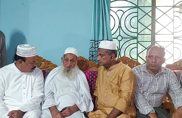 হেফাজত আমিরের সঙ্গে বিএনপি নেতাদের সাক্ষাৎ