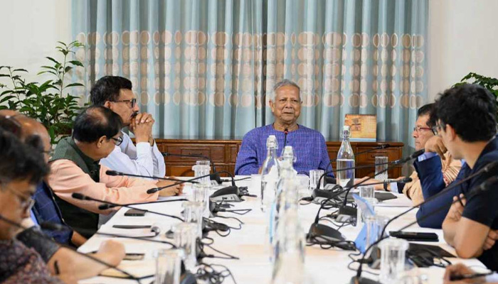 মার্কিন শুল্ক ইস্যুতে জরুরি সভায় বসেছেন প্রধান উপদেষ্টা