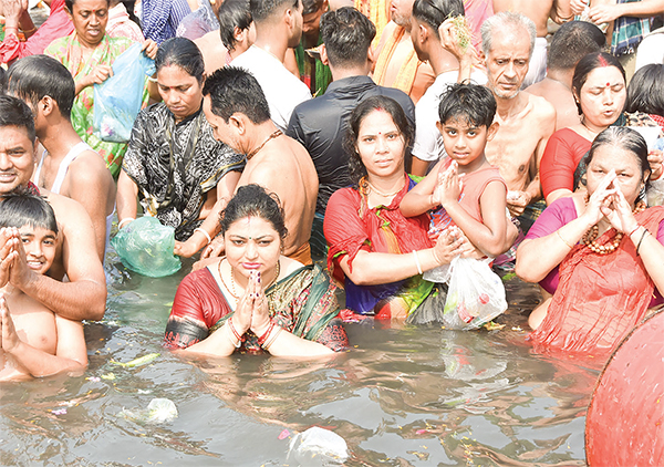 ব্রহ্মপুত্র নদের তীরে স্নানোৎসব