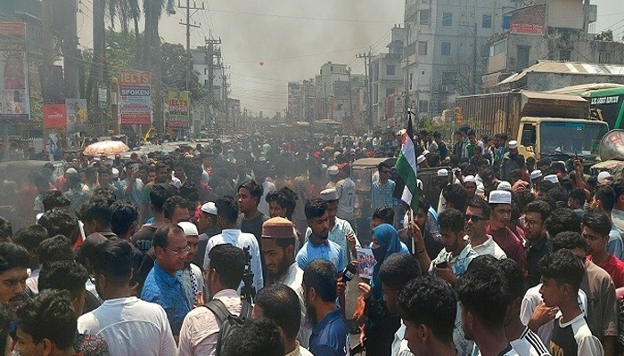 গা'জায় গণহ'ত্যার প্রতিবাদে নোয়াখালীতে সড়ক অবরোধ-বিক্ষোভ