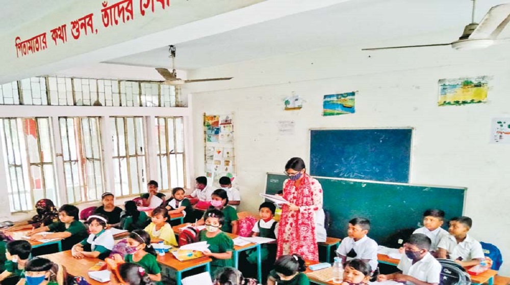 প্রাথমিক শিক্ষক নিয়োগে আসছে বড় পরিবর্তন: গুরুত্ব পাচ্ছে মেধা ও বিশেষায়িত যোগ্যতা