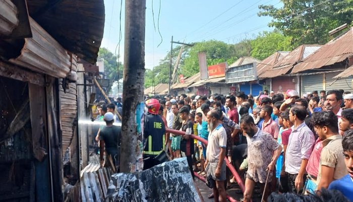 চাঁদপুরে আগুনে পুড়েছে ১৭ ব্যবসা প্রতিষ্ঠান