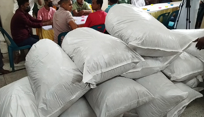 পাগলা মসজিদের দানবাক্সে মিলেছে ২৮ বস্তা টাকা