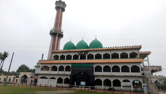 পাগলা মসজিদের অ্যাকাউন্টে কত টাকা, জানালেন ডিসি