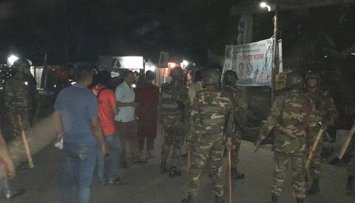 রাজৈরে দুই গ্রামবাসীর সংঘর্ষ, পুলিশসহ আহত ২৫
