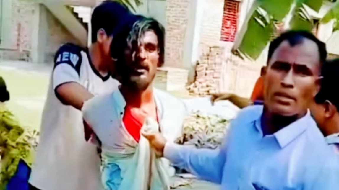 কিশোরগঞ্জে শিশু অপহরণকারী আখ্যা দিয়ে সন্তানের সামনেই পেটানো হয় বাবাকে