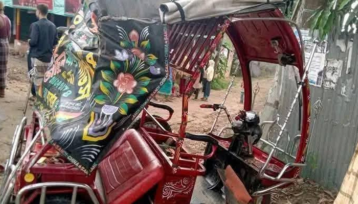 বাসের ধাক্কায় সড়কে প্রাণ গেল ১ জনের