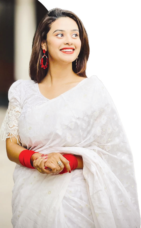 ফের স্টেজ শো’তে মেতে উঠেছেন তিন্নি