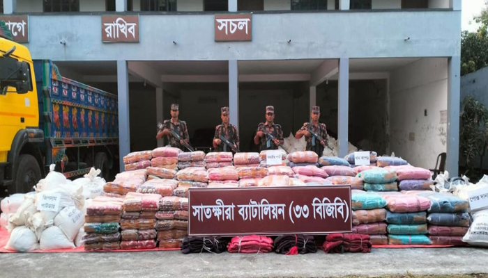 সাতক্ষীরায় ট্রাকসহ ৯ কোটি টাকার ভারতীয় পণ্য আটক