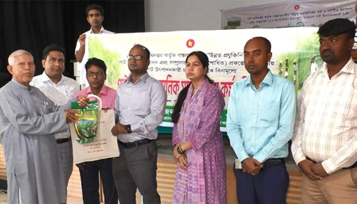 সিরাজগঞ্জে পাট উৎপাদনকারী কৃষকদের প্রশিক্ষণ অনুষ্ঠিত