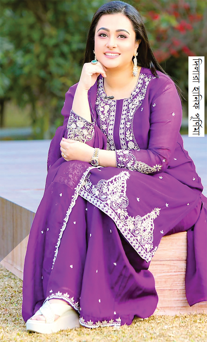 পূর্ণিমায় মজেছেন নেটিজেনরা