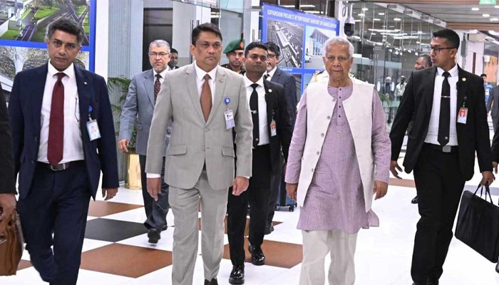 কাতারের উদ্দেশে ঢাকা ছেড়েছেন প্রধান উপদেষ্টা
