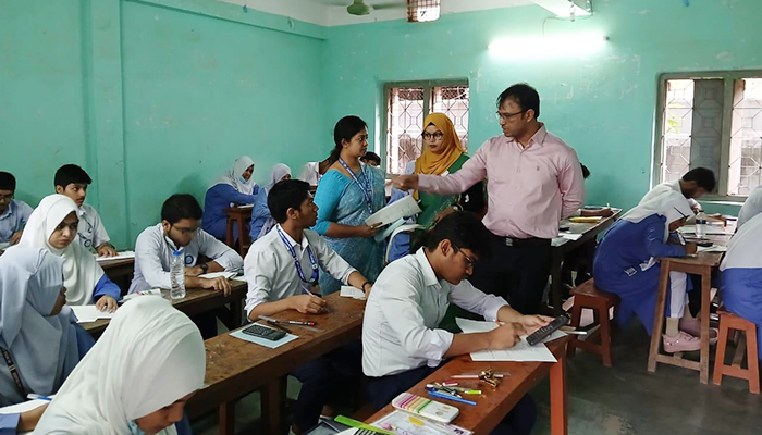 সাভারে এসএসসি পরীক্ষায় অনিয়ম: কেন্দ্র সচিবসহ ৭ শিক্ষক বহিষ্কার