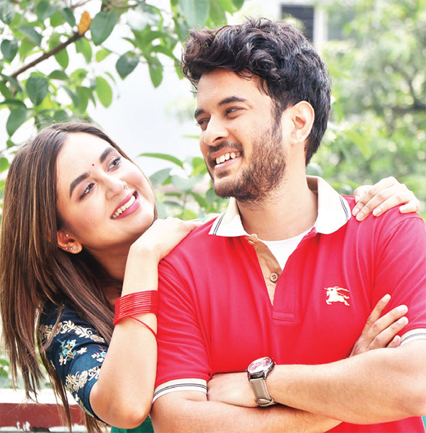 ‘এই শহরে মেঘেরা একা’য় পার্থ-বৃষ্টি