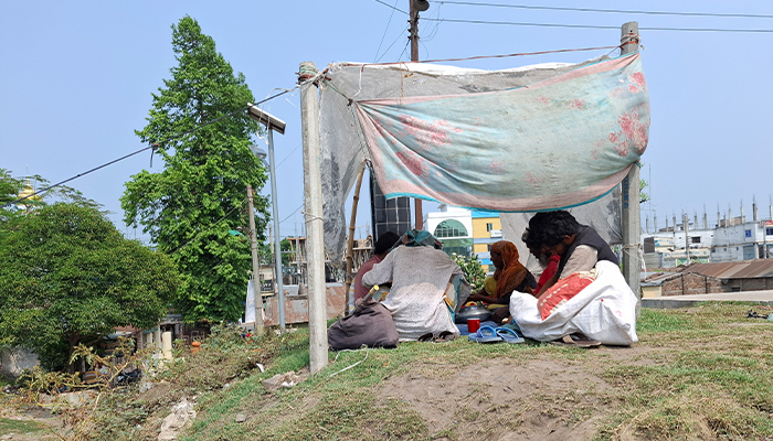 ঈশ্বরদীতে তীব্র তাপদাহে হাঁসফাঁস জনজীবন