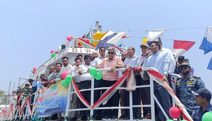 সী-ট্রাকে পিষ্ট নৌ-পথের মাফিয়া চক্র, মহেশখালীজুড়ে উচ্ছ্বাস