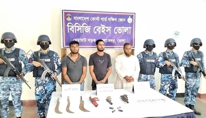 ভোলায় দেশীয় আগ্নেয়াস্ত্রসহ ৩ ডাকাত আটক