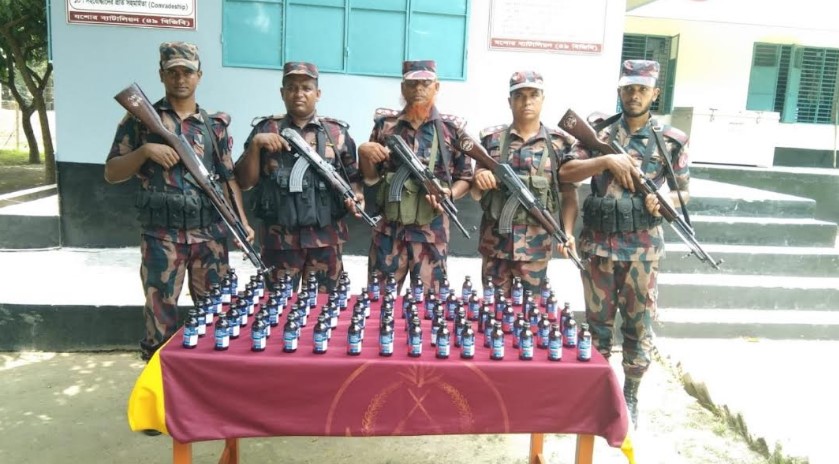 বেনাপোল ও চৌগাছা  সিমান্ত থেকে গাঁজা ,মদ, ফেনসিডিল সহ আটক -১