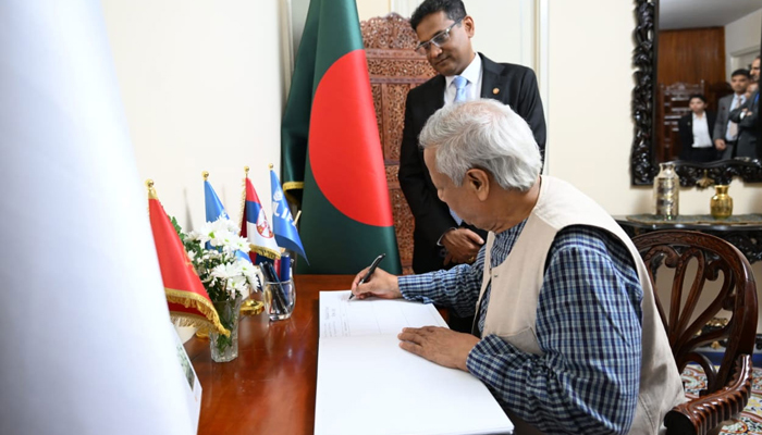 রোমে বাংলাদেশ হাউস পরিদর্শন করলেন প্রধান উপদেষ্টা