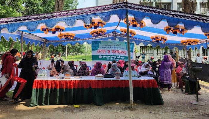 রাবির ভর্তিচ্ছু শিক্ষার্থীদের পাশে রাজশাহী বিশ্ববিদ্যালয় ছাত্রী সংস্থা