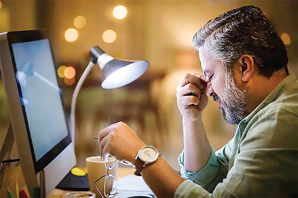 সারাদিন স্ক্রিনে চোখ সারাদিন স্ক্রিনে চোখ