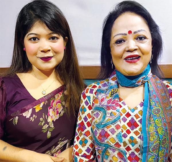 সাবিনা ইয়াসমিনের সান্নিধ্যে আবেগাপ্লুত টুশি সাবিনা ইয়াসমিনের সান্নিধ্যে আবেগাপ্লুত টুশি