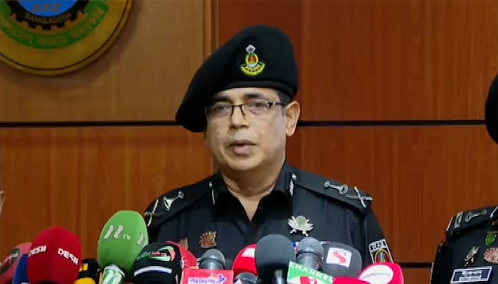 অপরাধী যত বড় প্রভাবশালী হোক, কোনো ছাড় নেই: র্যাবের ডিজি অপরাধী যত বড় প্রভাবশালী হোক, কোনো ছাড় নেই: র্যাবের ডিজি