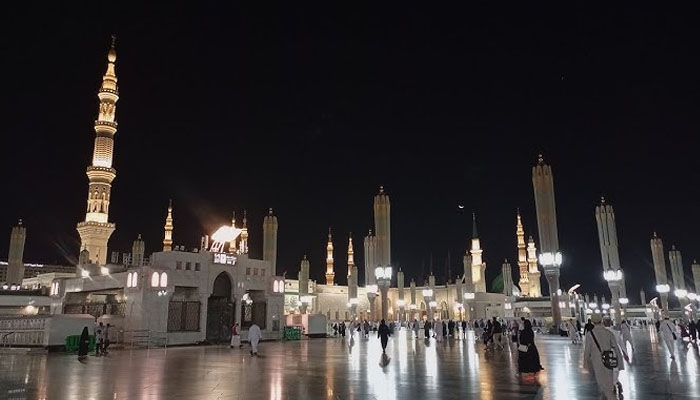 হজযাত্রীদের সুবিধার্থে মসজিদে নববীতে ২৪ ঘণ্টার হেল্পলাইন চালু হজযাত্রীদের সুবিধার্থে মসজিদে নববীতে ২৪ ঘণ্টার হেল্পলাইন চালু