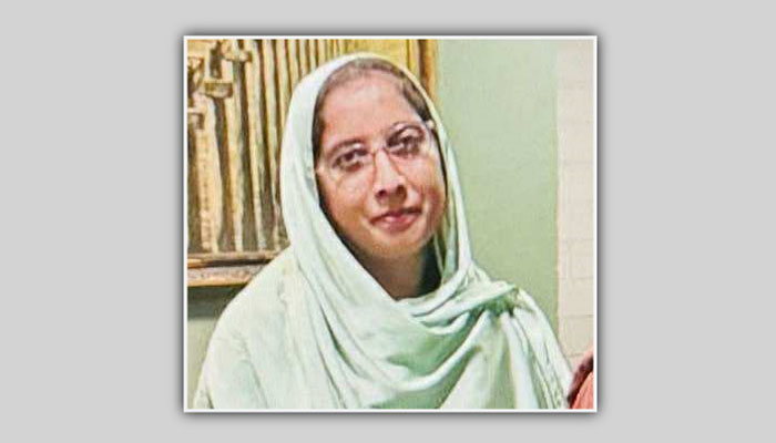 দগ্ধ শরীরেই শিশুদের বাঁচানোর চেষ্টা, লাইফ সাপোর্টে শিক্ষিকা