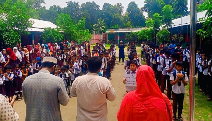 বিমান বিধ্বস্তে হতাহতদের জন্য কুড়িগ্রামে স্কুলে স্কুলে দোয়া