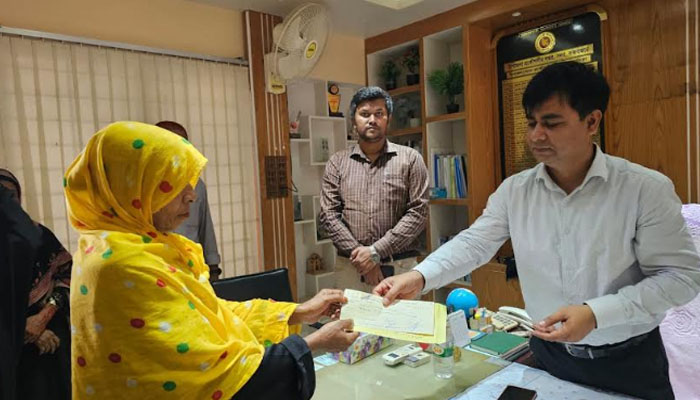 কক্সবাজারে এলজিইডির এলসিএস সদস্যদের সঞ্চয়ের টাকা বিতরণ কক্সবাজারে এলজিইডির এলসিএস সদস্যদের সঞ্চয়ের টাকা বিতরণ