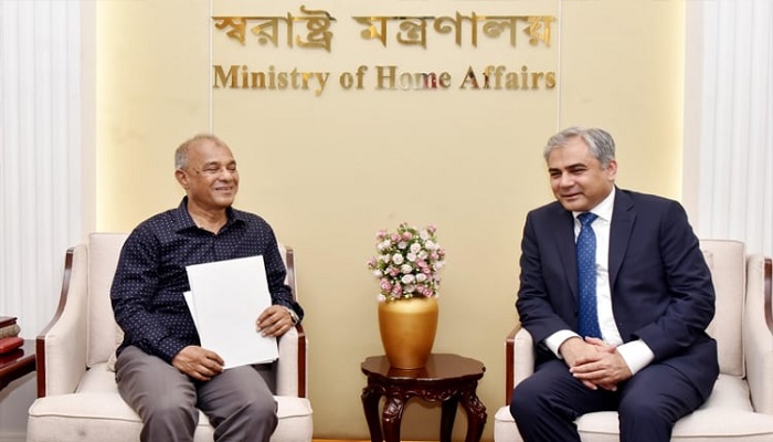 স্বরাষ্ট্র উপদেষ্টার সঙ্গে পাকিস্তানের স্বরাষ্ট্রমন্ত্রীর সাক্ষাৎ স্বরাষ্ট্র উপদেষ্টার সঙ্গে পাকিস্তানের স্বরাষ্ট্রমন্ত্রীর সাক্ষাৎ