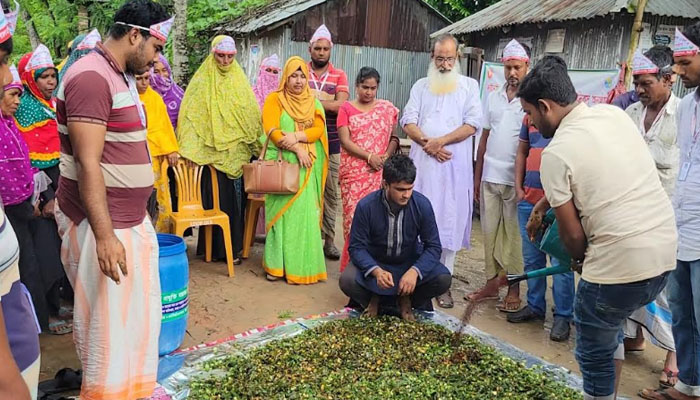 ঈশ্বরদীতে ডেইরি পিজির খামারিদের মাঠ দিবস অনুষ্ঠিত ঈশ্বরদীতে ডেইরি পিজির খামারিদের মাঠ দিবস অনুষ্ঠিত