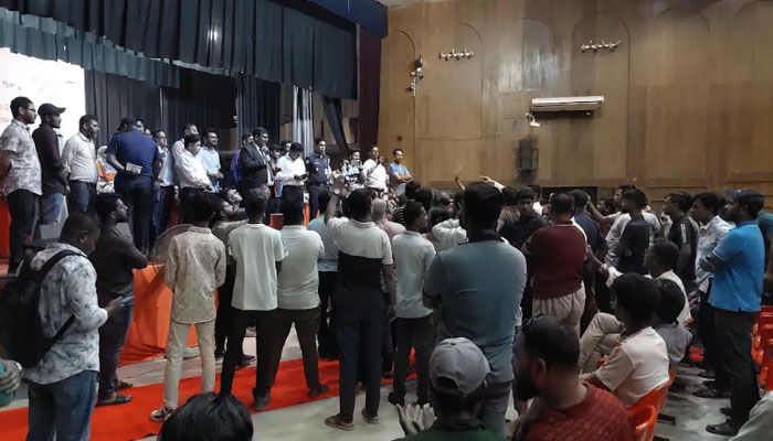 ময়মনসিংহে ওএমএসের ডিলার নিয়োগ অনুষ্ঠানে হট্টগোল