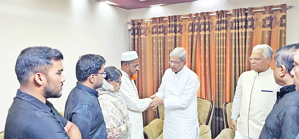 নিহত পাইলট তৌকির আহমেদের পরিবারের সদস্যদের সঙ্গে সাক্ষাৎ করেন মির্জা ফখরুল ইসলাম আলমগীর নিহত পাইলট তৌকির আহমেদের পরিবারের সদস্যদের সঙ্গে সাক্ষাৎ করেন মির্জা ফখরুল ইসলাম আলমগীর