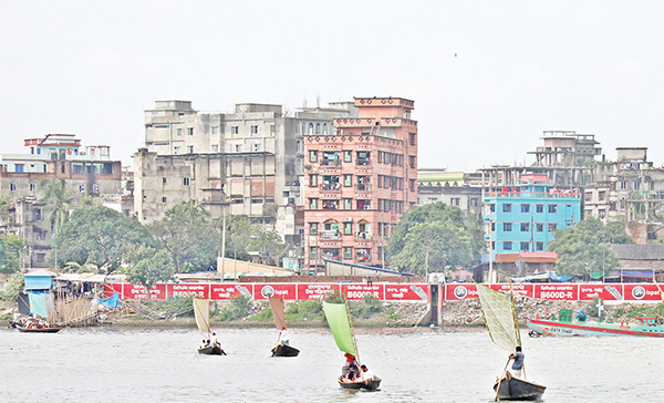 গৌরব হারানো বুড়িগঙ্গা
