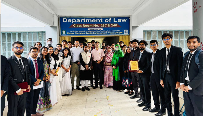 ইবিতে প্রথমবারের মতো আন্তঃসেশন মুট কোর্ট অনুষ্ঠিত 