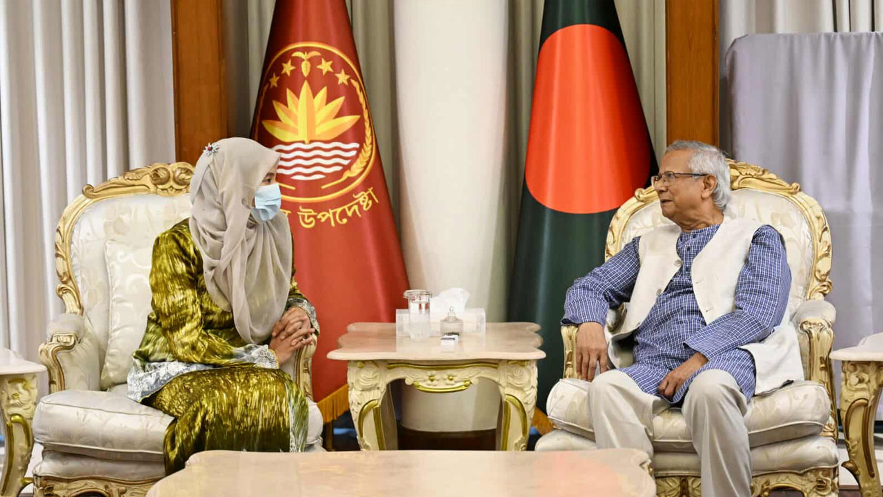 আসিয়ানের সদস্যপদ পেতে মালয়েশিয়ার সমর্থন চেয়েছেন প্রধান উপদেষ্টা আসিয়ানের সদস্যপদ পেতে মালয়েশিয়ার সমর্থন চেয়েছেন প্রধান উপদেষ্টা