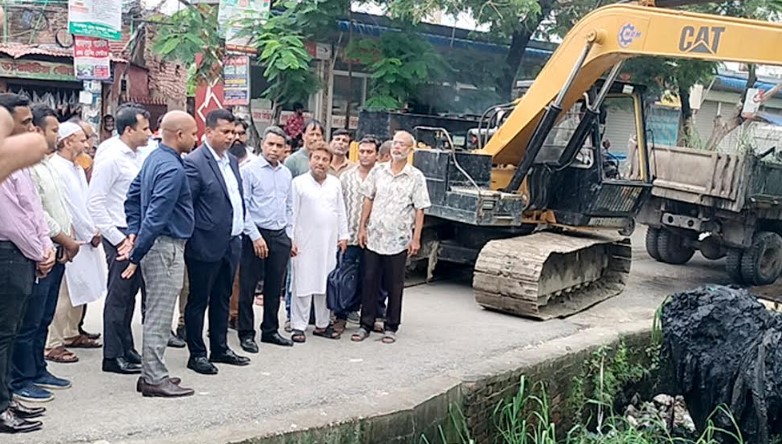নারায়ণগঞ্জে দুই দশকের জলাবদ্ধতা নিরসনে খাল উদ্ধার ও পরিষ্কার কার্যক্রম শুরু নারায়ণগঞ্জে দুই দশকের জলাবদ্ধতা নিরসনে খাল উদ্ধার ও পরিষ্কার কার্যক্রম শুরু
