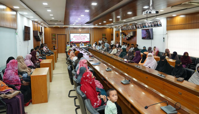 চুয়াডাঙ্গায় ‘জুলাইয়ের মায়েরা’ শীর্ষক অভিভাবক সমাবেশ অনুষ্ঠিত চুয়াডাঙ্গায় ‘জুলাইয়ের মায়েরা’ শীর্ষক অভিভাবক সমাবেশ অনুষ্ঠিত