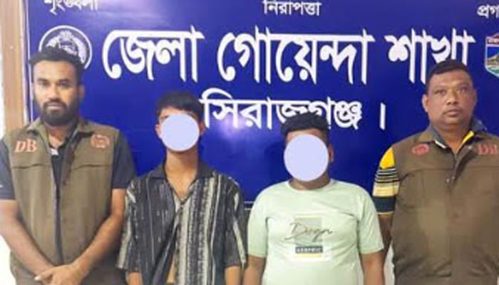 সিরাজগঞ্জে অস্ত্রসহ ২ যুবক গ্রেফতার সিরাজগঞ্জে অস্ত্রসহ ২ যুবক গ্রেফতার