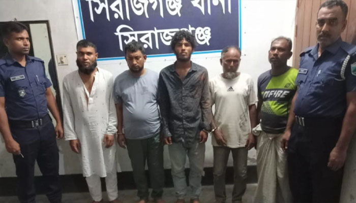 সিরাজগঞ্জে দুই মহল্লাবাসীর সংঘর্ষ; আহত অর্ধশতাধিক, গ্রেফতার ৫ সিরাজগঞ্জে দুই মহল্লাবাসীর সংঘর্ষ; আহত অর্ধশতাধিক, গ্রেফতার ৫