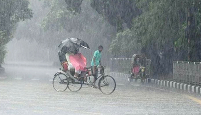 ঢাকাসহ ৫ বিভাগে ভারী বৃষ্টি ও বজ্রপাতের আভাস ঢাকাসহ ৫ বিভাগে ভারী বৃষ্টি ও বজ্রপাতের আভাস