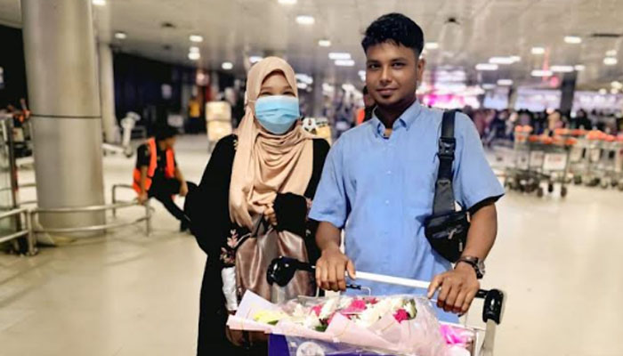 প্রেমের টানে মালয়েশিয়ান তরুণী চুয়াডাঙ্গায় প্রেমের টানে মালয়েশিয়ান তরুণী চুয়াডাঙ্গায়