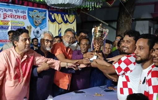 যুব সমাজের আয়োজনে সিরাজগঞ্জে স্মৃতি ফুটবল টুর্নামেন্ট ফাইনাল খেলা যুব সমাজের আয়োজনে সিরাজগঞ্জে স্মৃতি ফুটবল টুর্নামেন্ট ফাইনাল খেলা